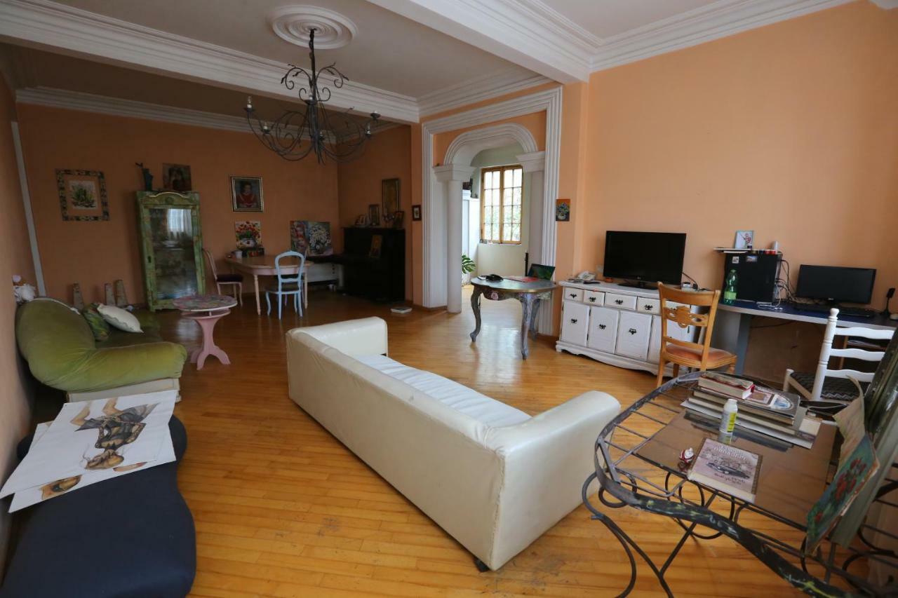 Guest House One Two Three 트빌리시 외부 사진